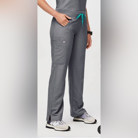 FIGS Kade Cargo Scrub Pants Graphite T21004P - Picture 3 of 13